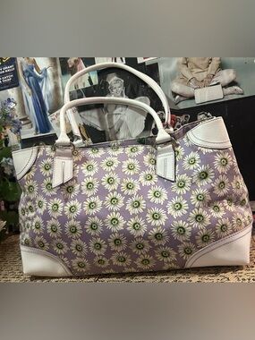 Liz Claiborne Lavender Daisy Print Tote Bag with White Trim//NO FLAWS✨✨
